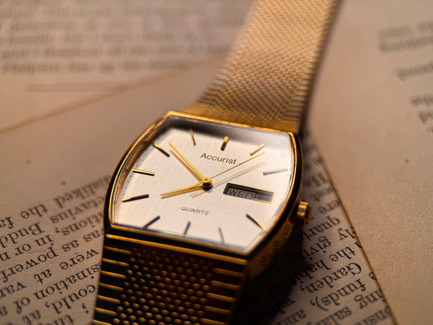 Accurist Men’s Quartz Day-Date Watch – CAL6M02 Gold Tone