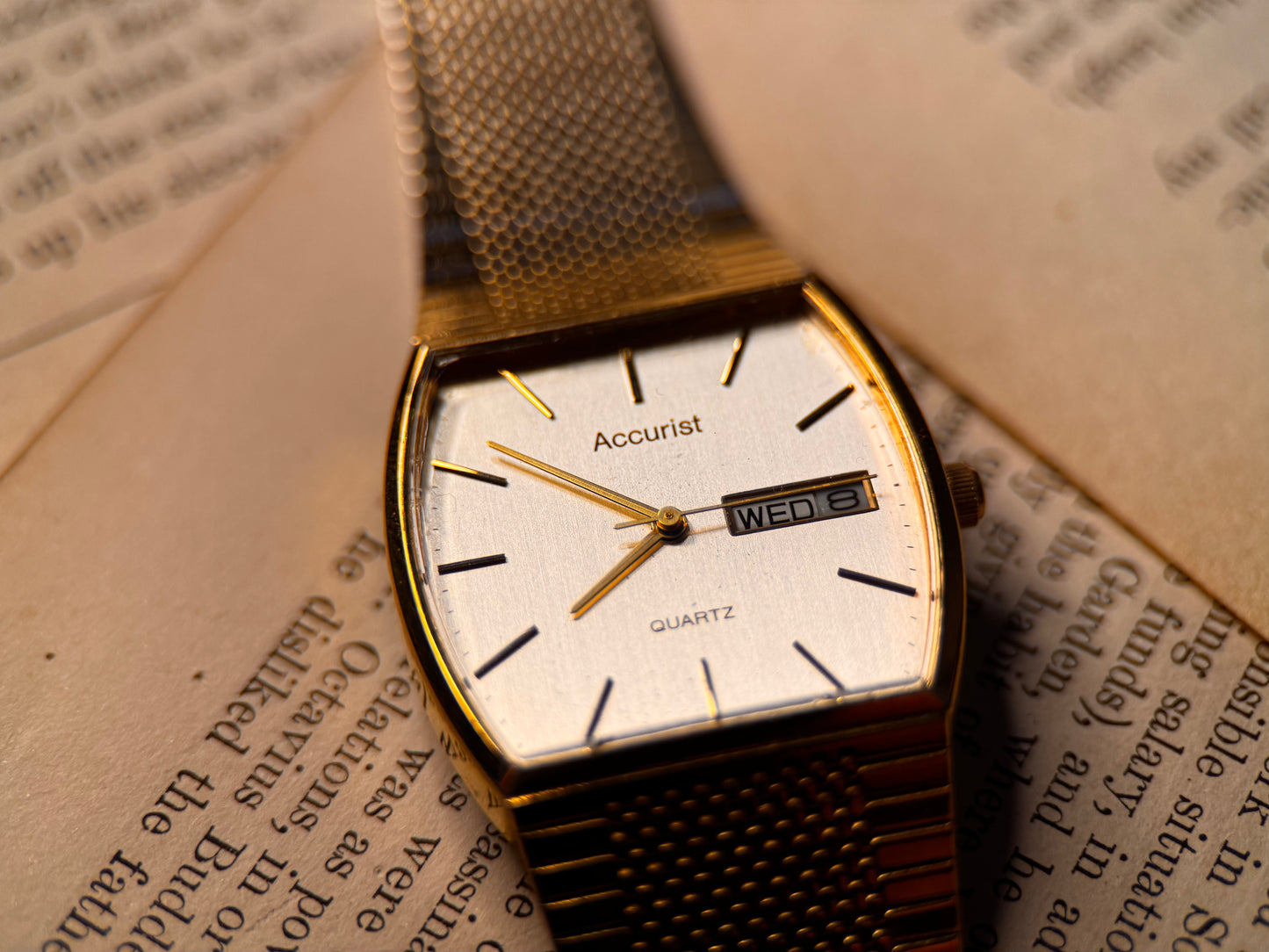 Accurist Men’s Quartz Day-Date Watch – CAL6M02 Gold Tone