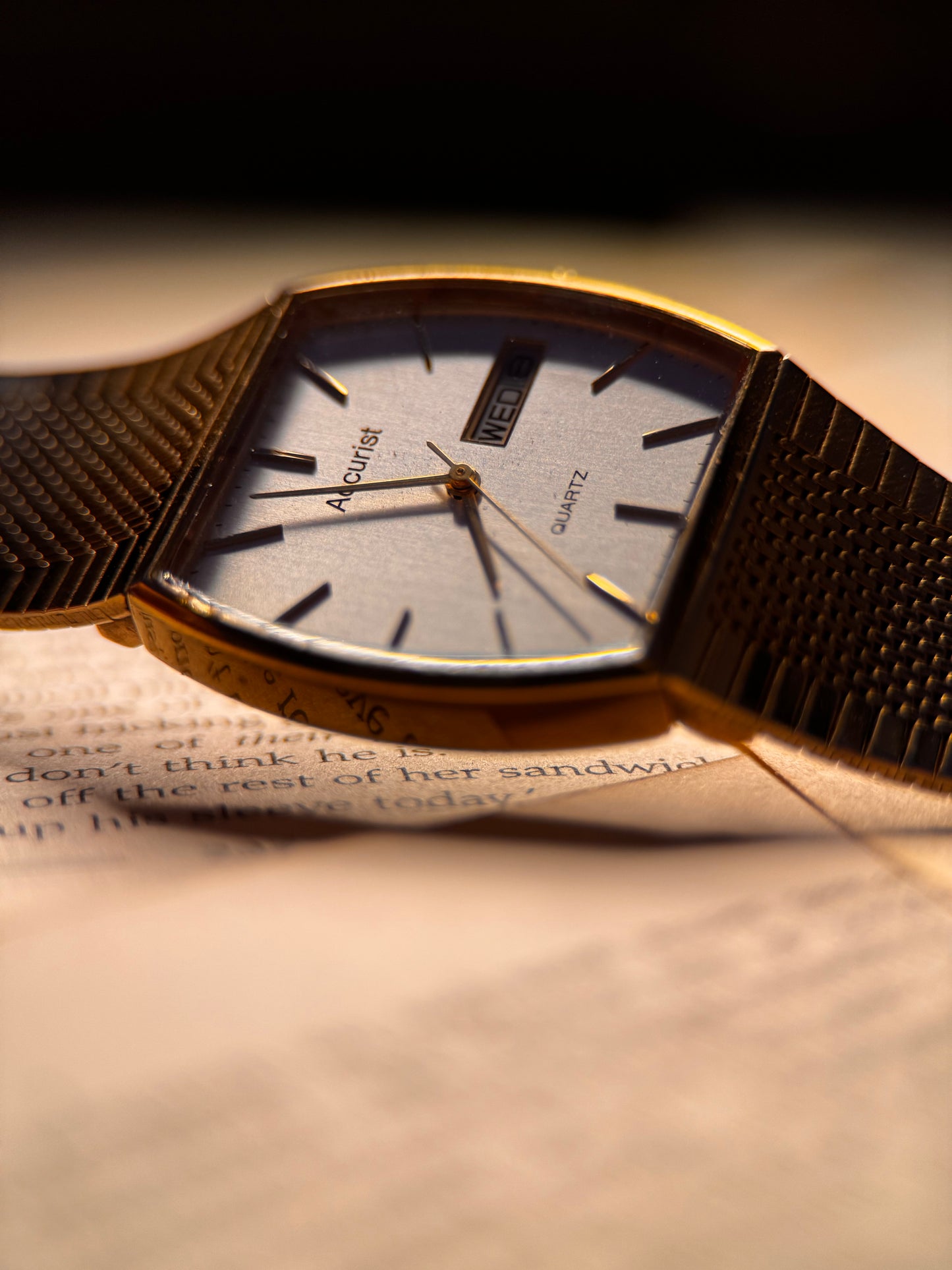 Accurist Men’s Quartz Day-Date Watch – CAL6M02 Gold Tone