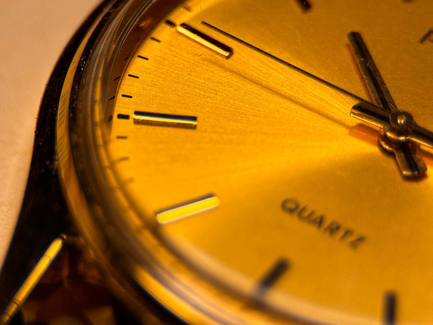 Vintage Pulsar Quartz Ref: 116346 – Gold Dial | Black Leather Strap