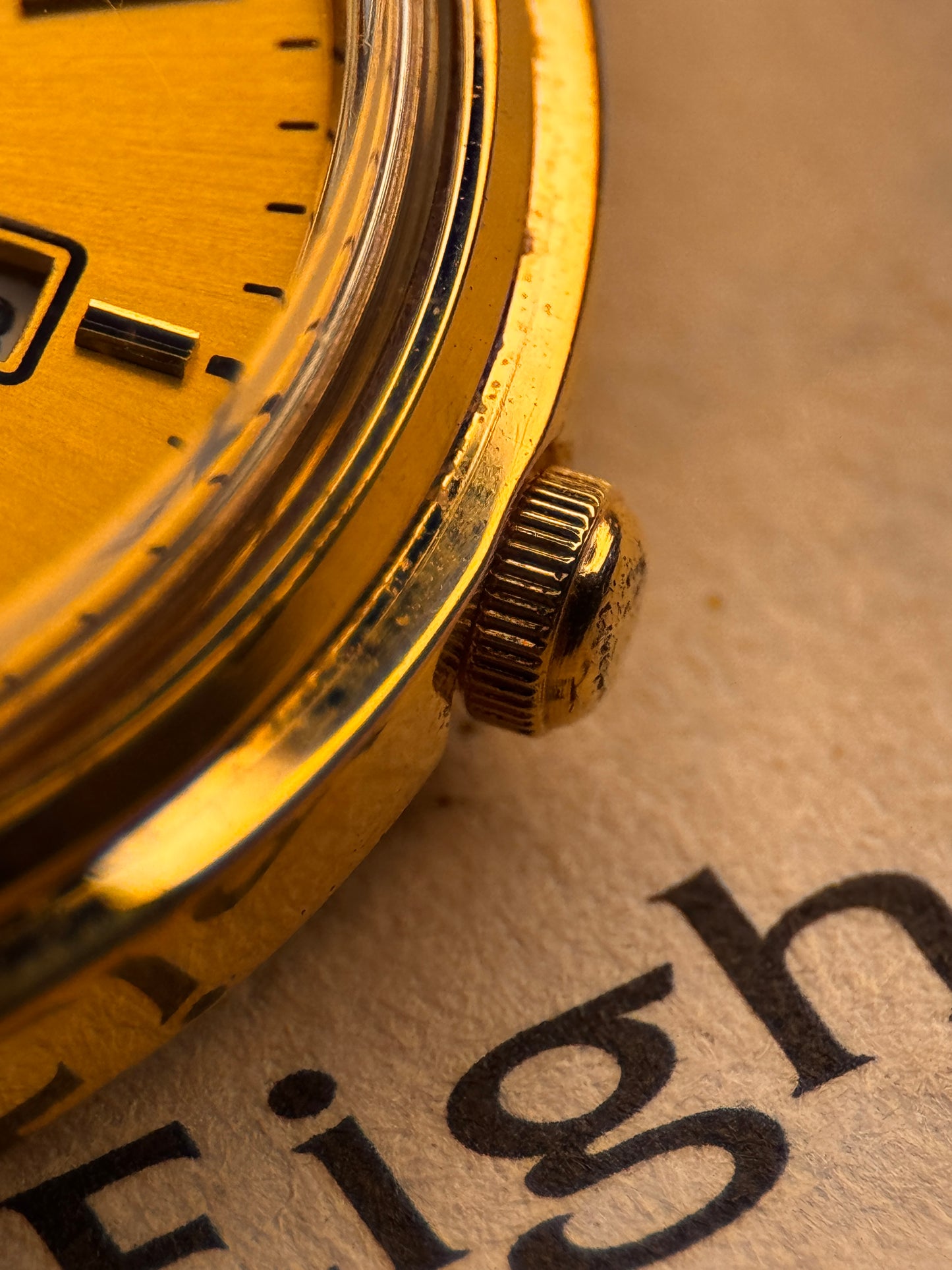 Vintage Pulsar Quartz Ref: 116346 – Gold Dial | Black Leather Strap