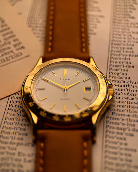 Accurist SR621SW – White Dial | Gold Indices | Cal. 6M12 Quartz
