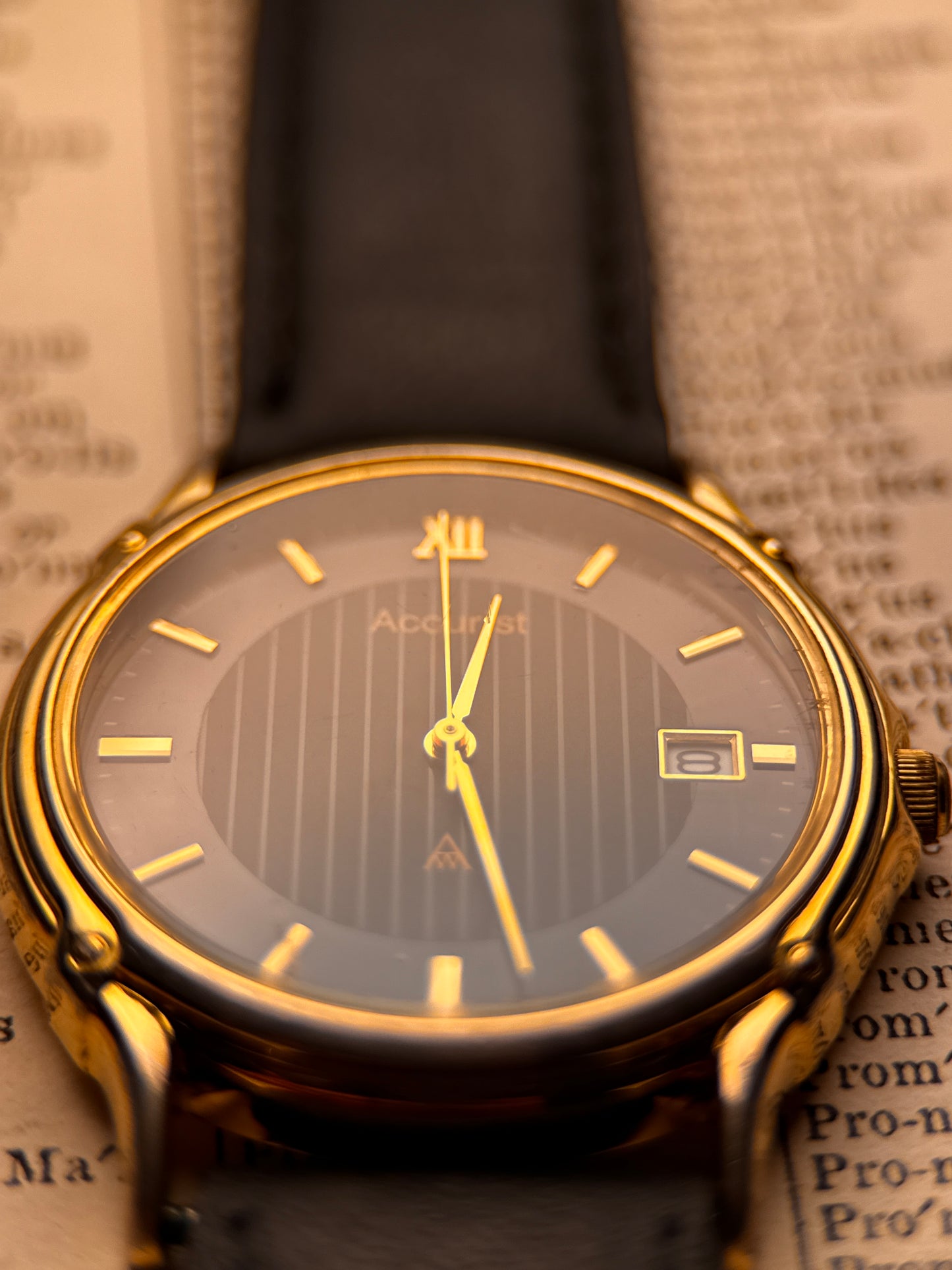 Accurist SR6218W – Black Dial | Gold Indices | Cal. 1M10 Quartz