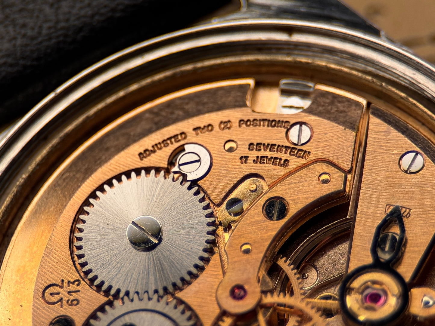 Omega Genève 136.041 | Calibre 613 | 1970 | Silver Sunburst Dial