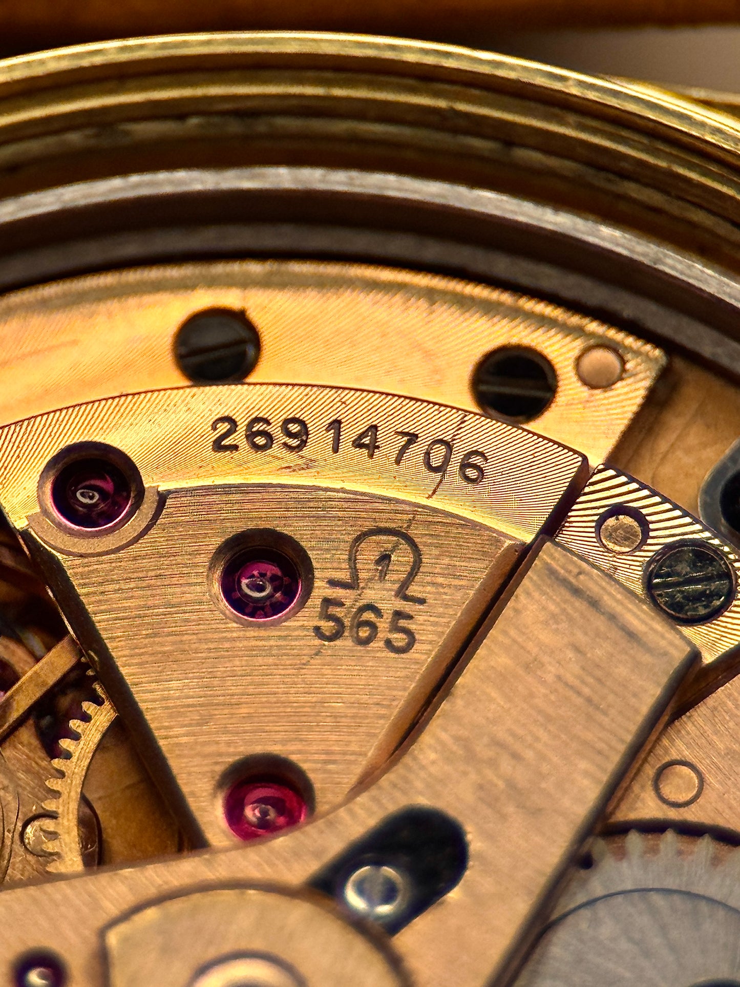 Omega Genève 166.041 | Calibre 565 Automatic | 1968 | Silver Sunburst Dial