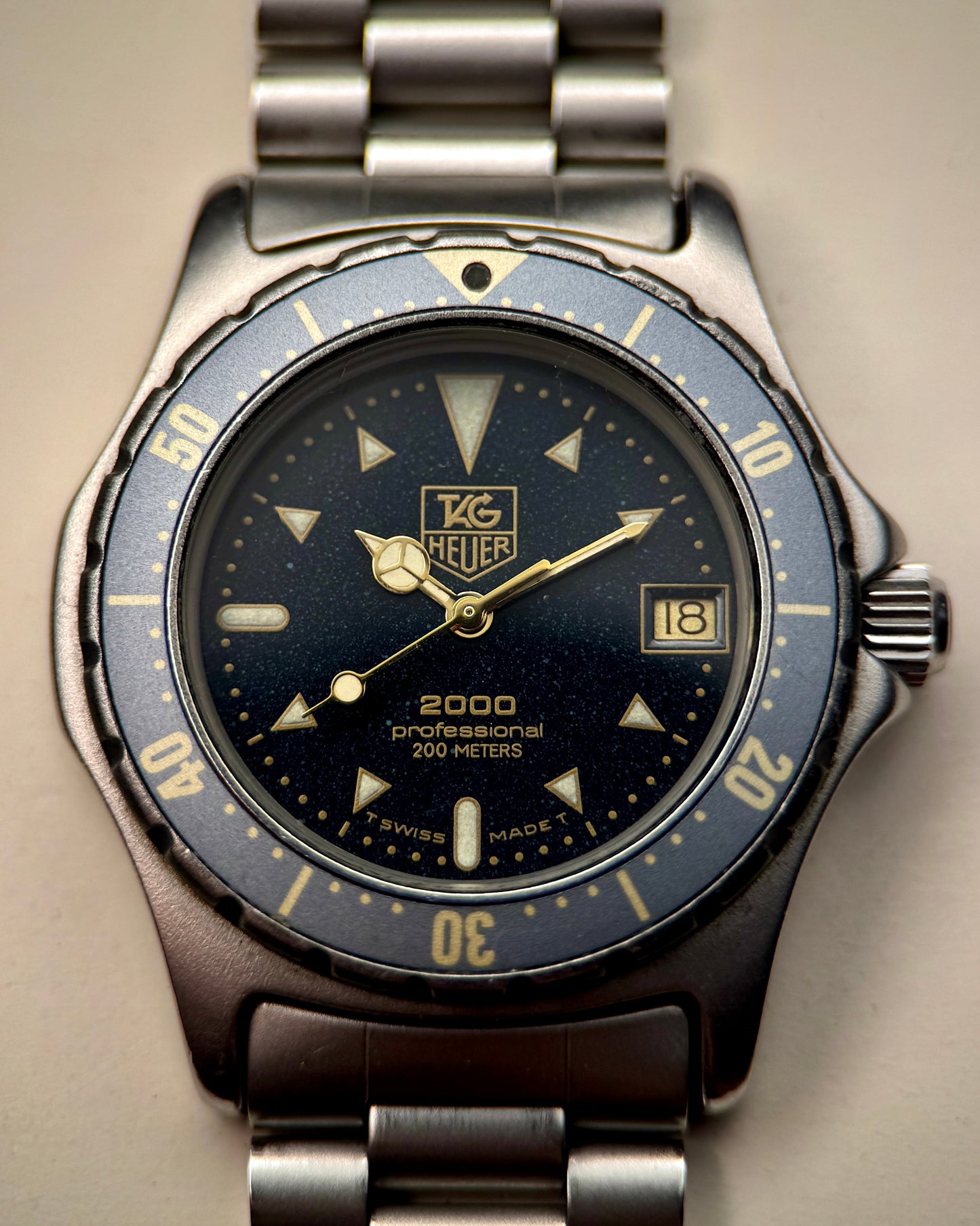 TAG Heuer 2000 Professional "Moondust" Dial | Quartz | 200m Diver