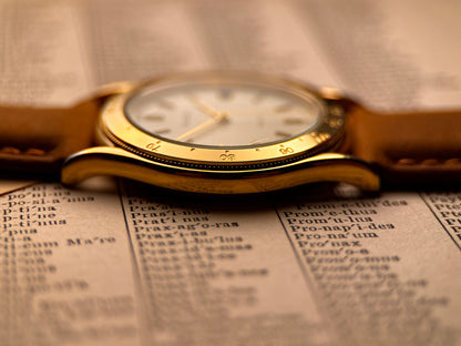 Accurist SR621SW – White Dial | Gold Indices | Cal. 6M12 Quartz