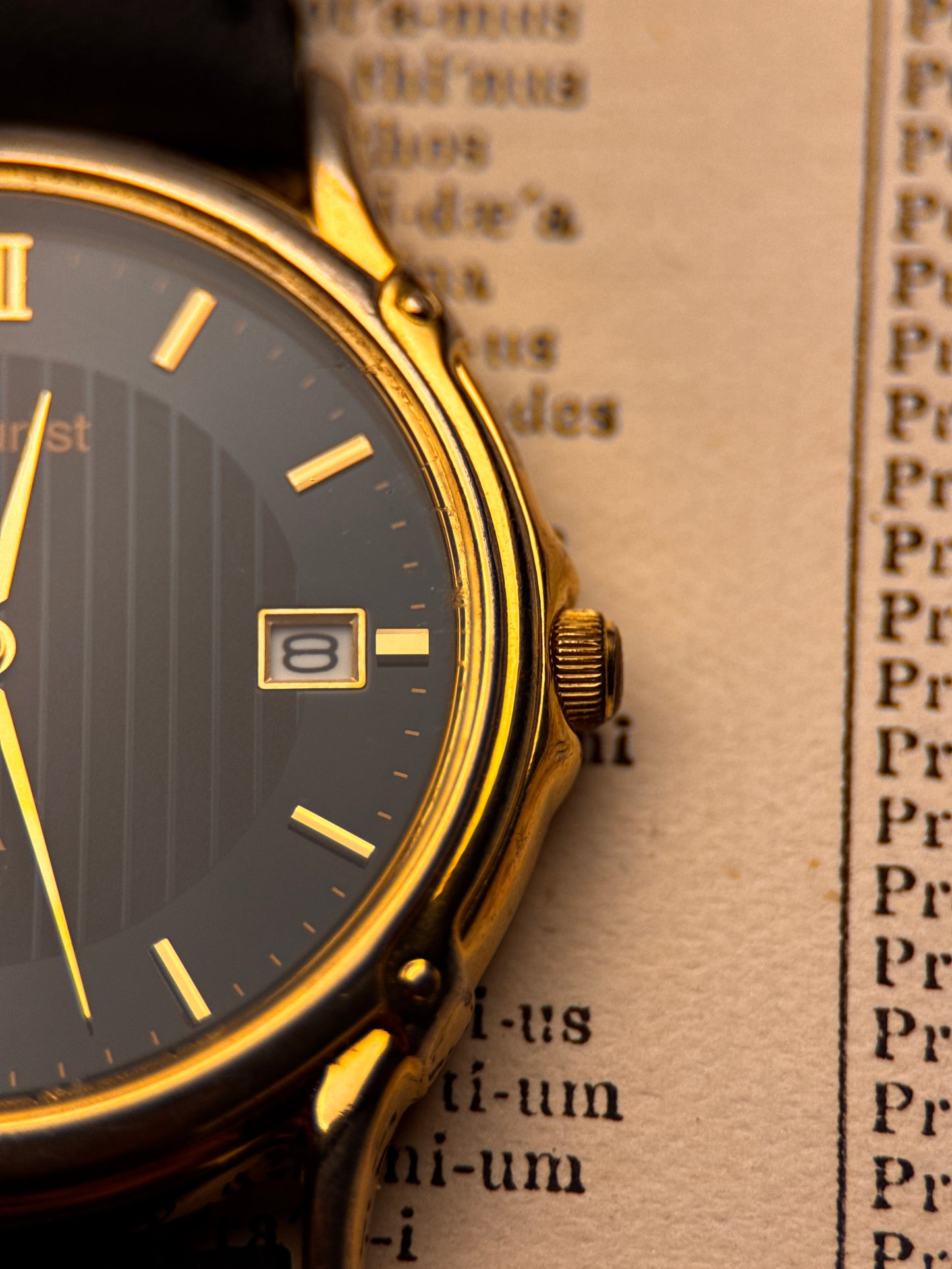Accurist SR6218W – Black Dial | Gold Indices | Cal. 1M10 Quartz