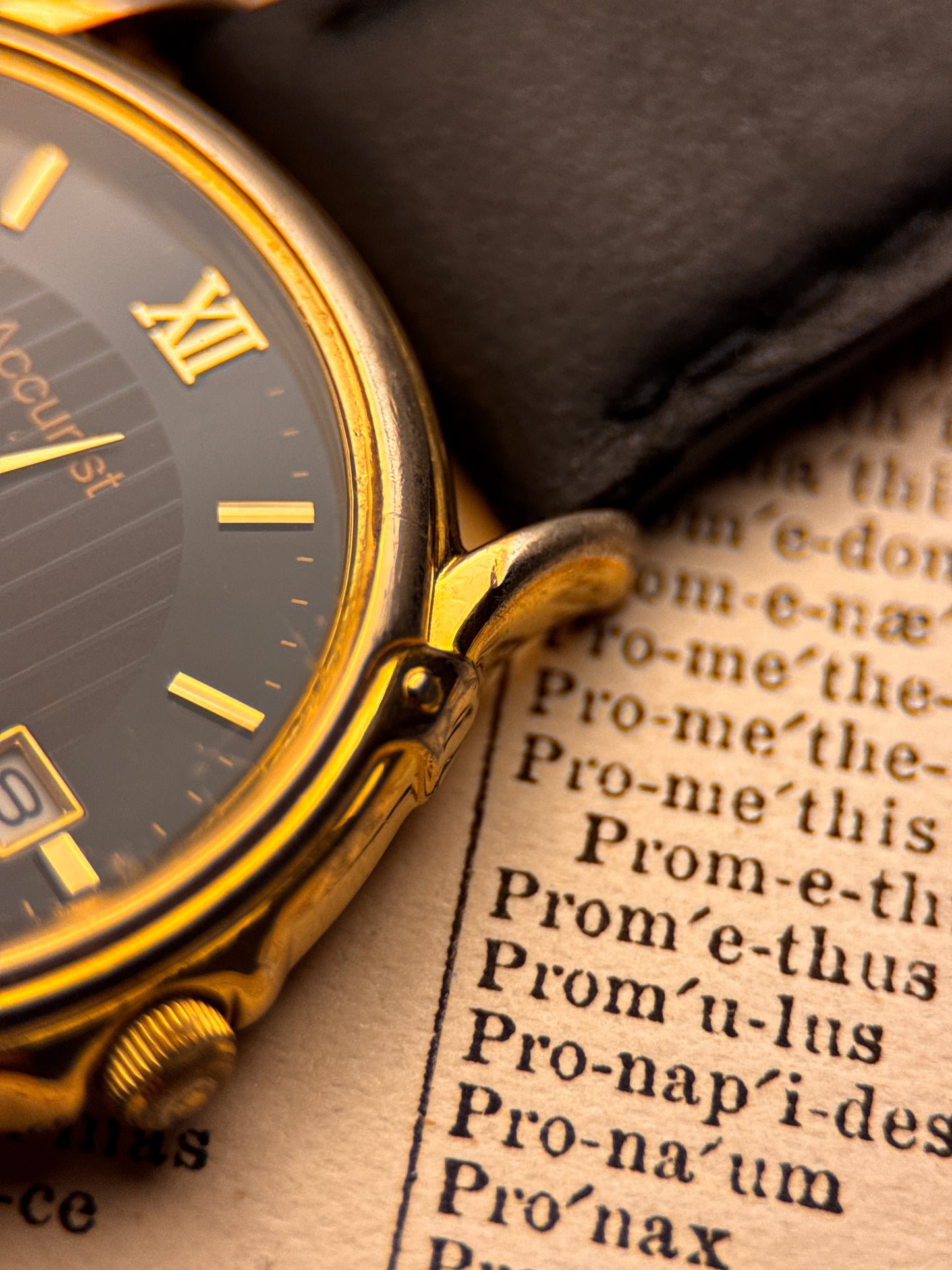 Accurist SR6218W – Black Dial | Gold Indices | Cal. 1M10 Quartz