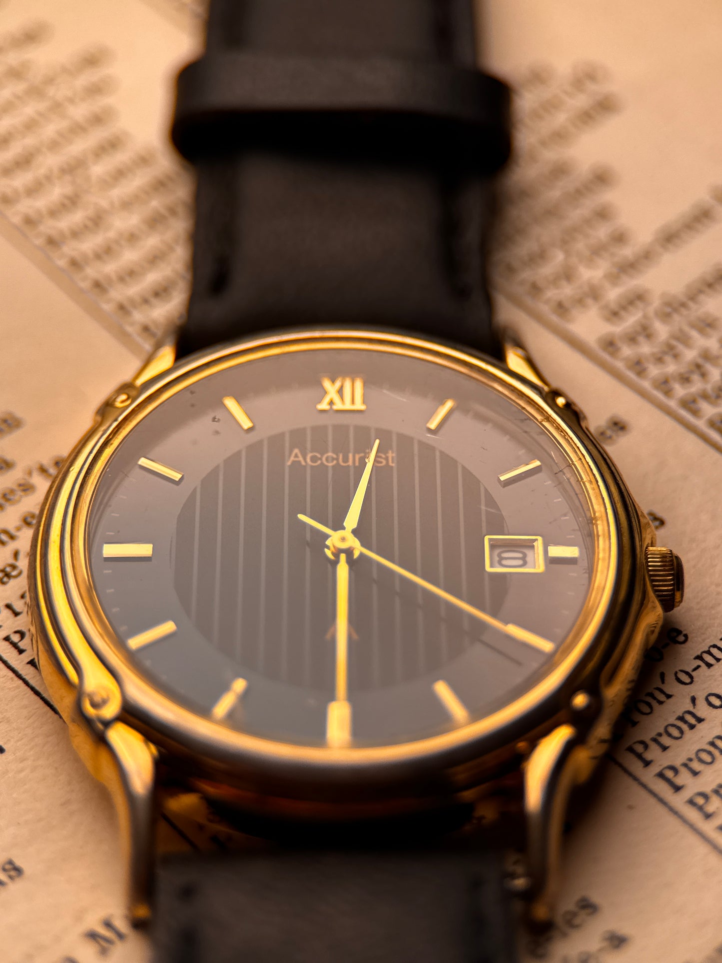 Accurist SR6218W – Black Dial | Gold Indices | Cal. 1M10 Quartz