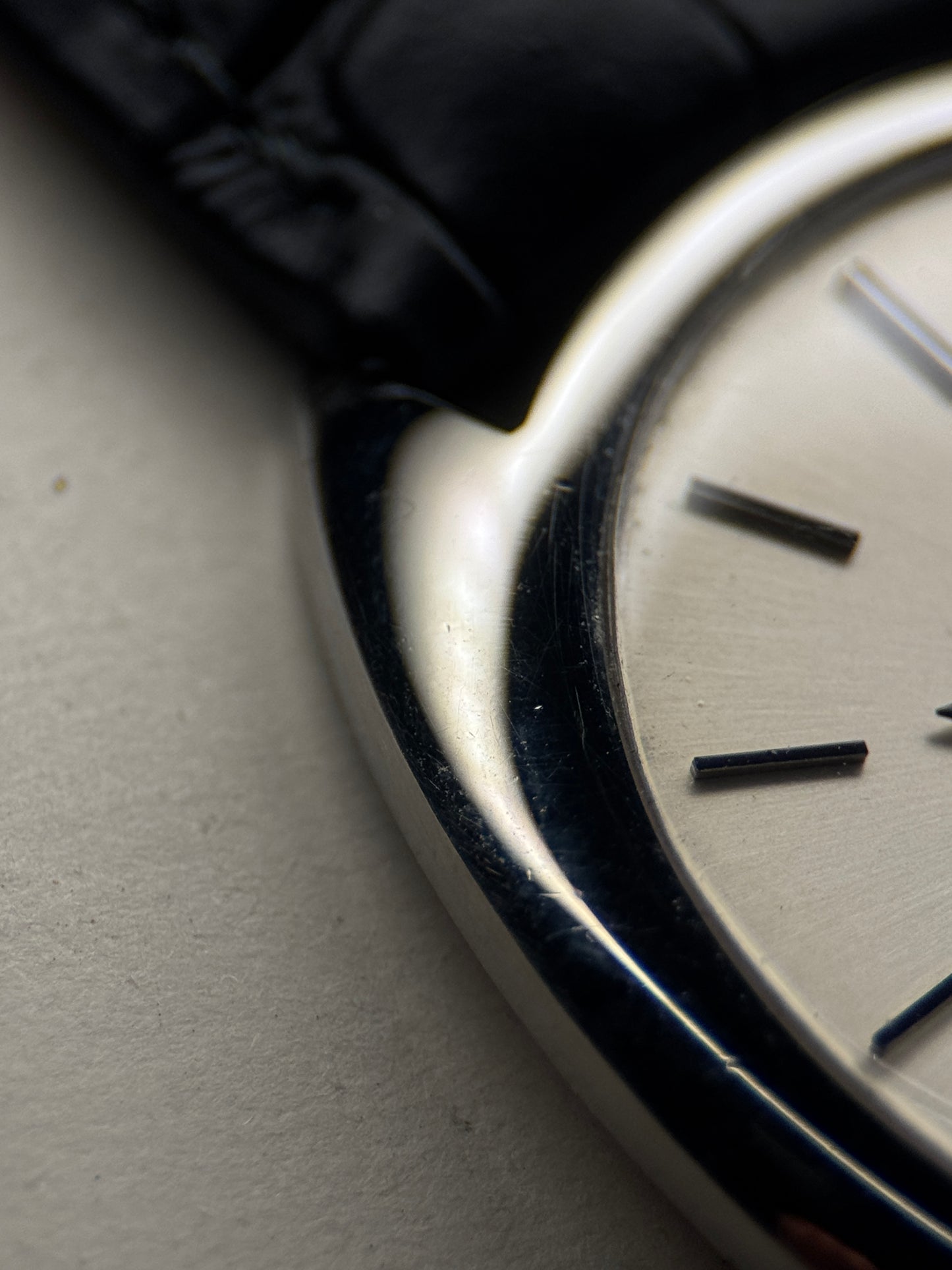 Universal Genève Ultra Slim Silver Sunburst Dial Circa 1970s