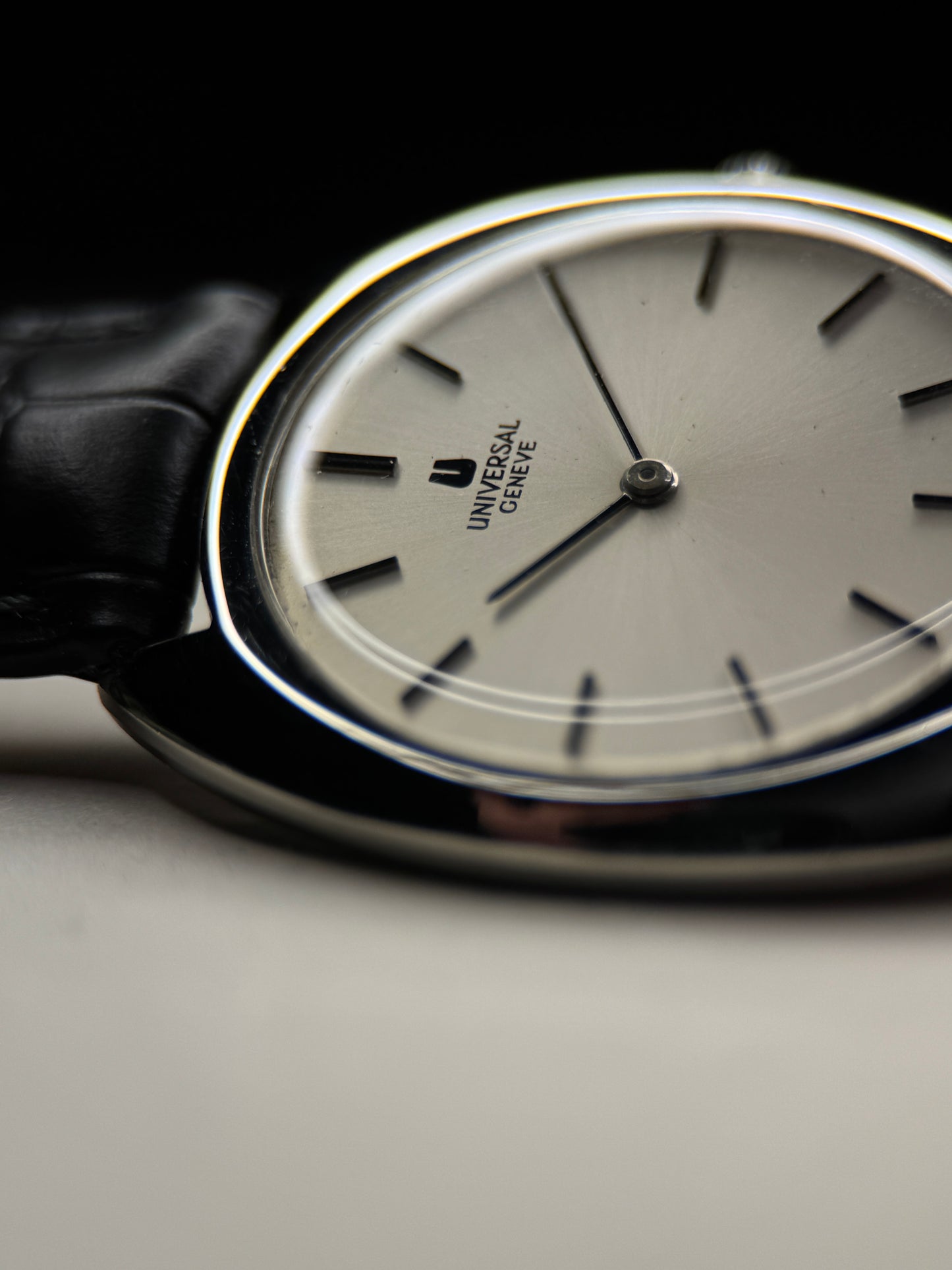 Universal Genève Ultra Slim Silver Sunburst Dial Circa 1970s