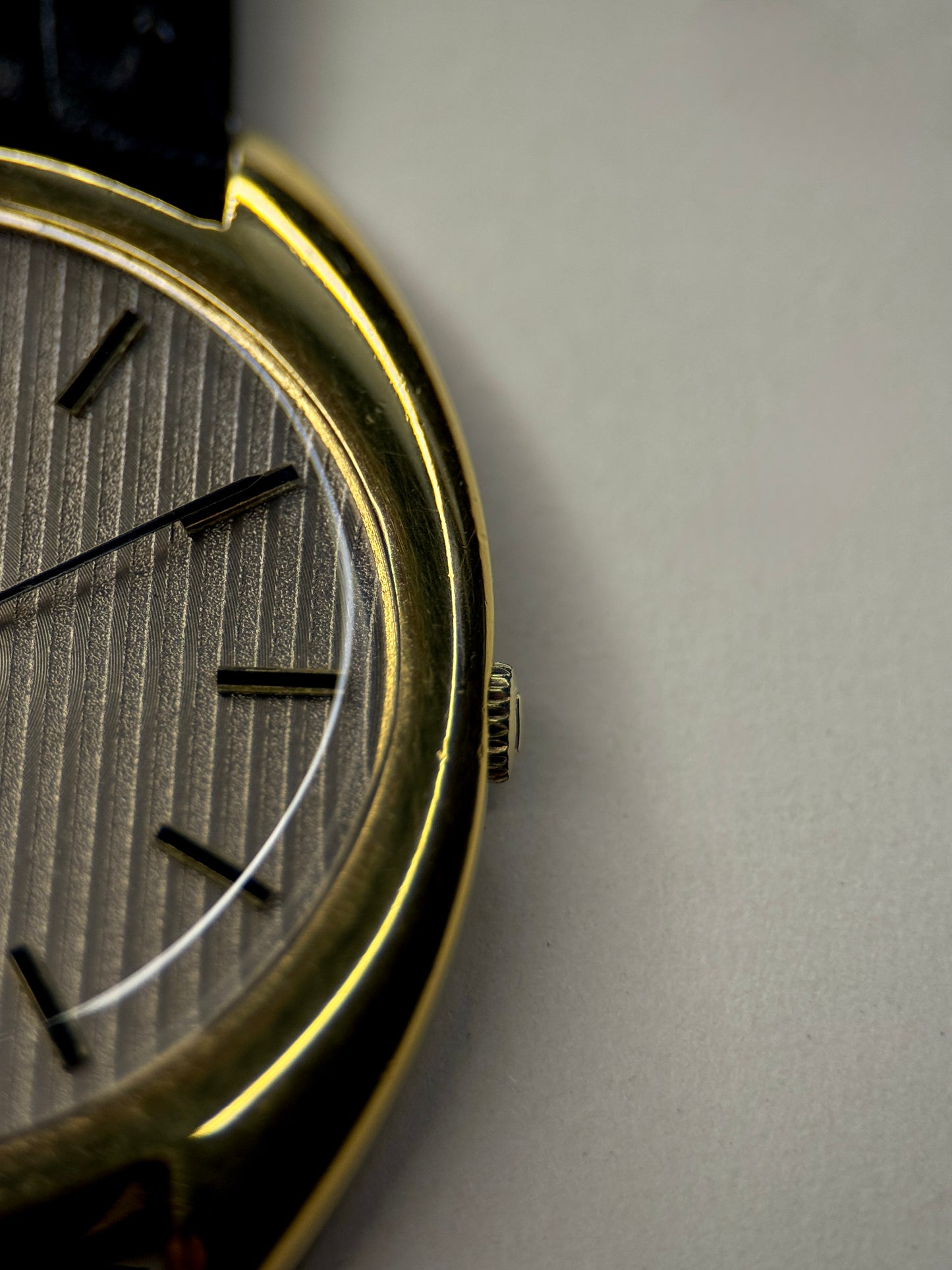 Universal Genève | Ultra Slim | Linen Dial | Cal 1 - 42